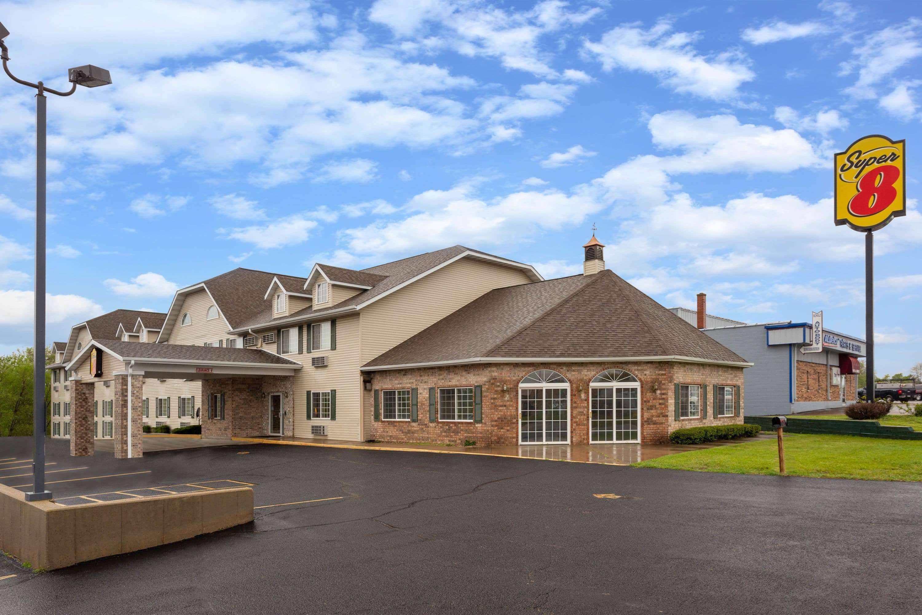 Super 8 By Wyndham Reedsburg Exterior foto